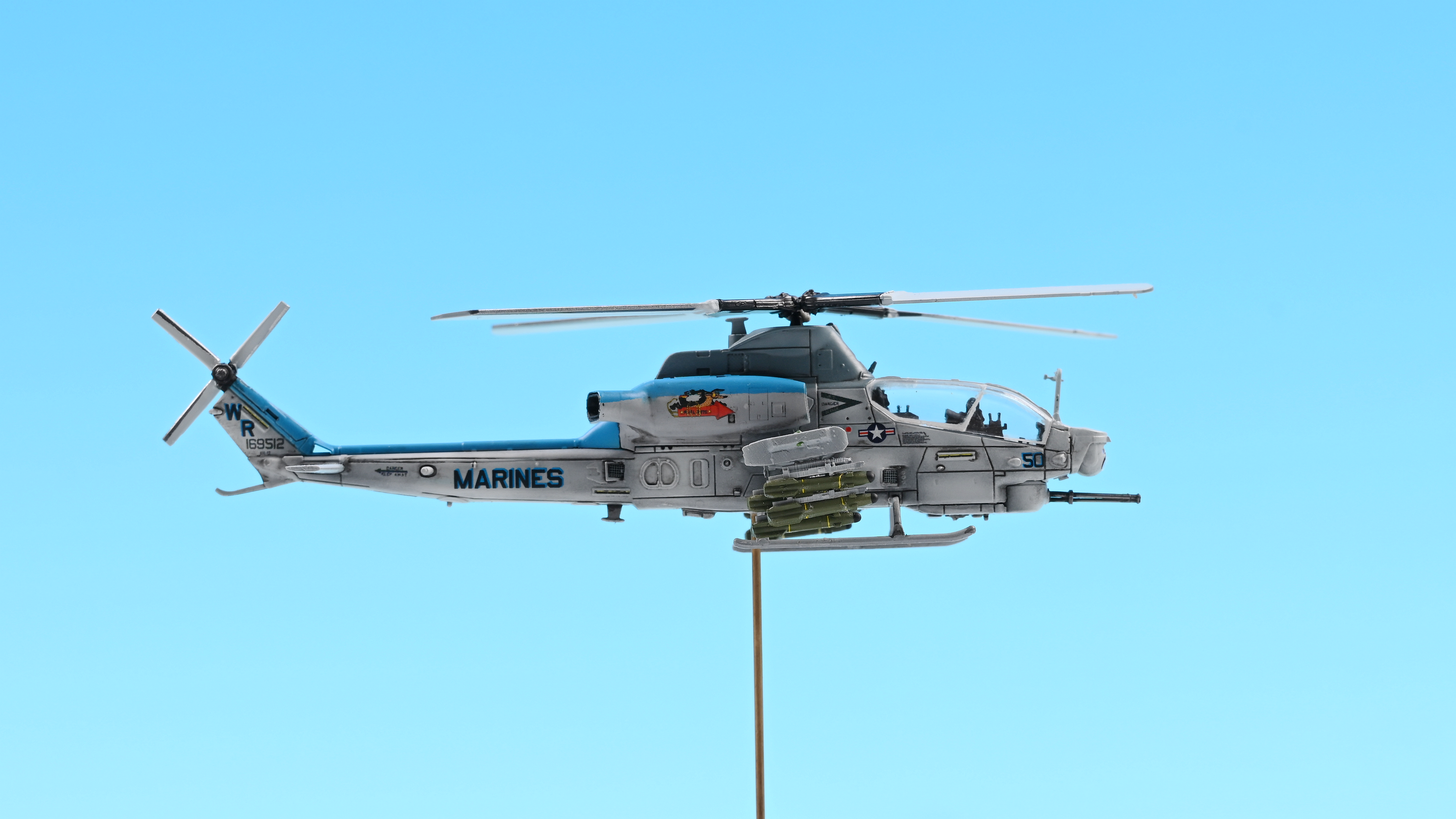 AH-1Z Viper Attack Helicopter — 1/144 Scale Model Kit B