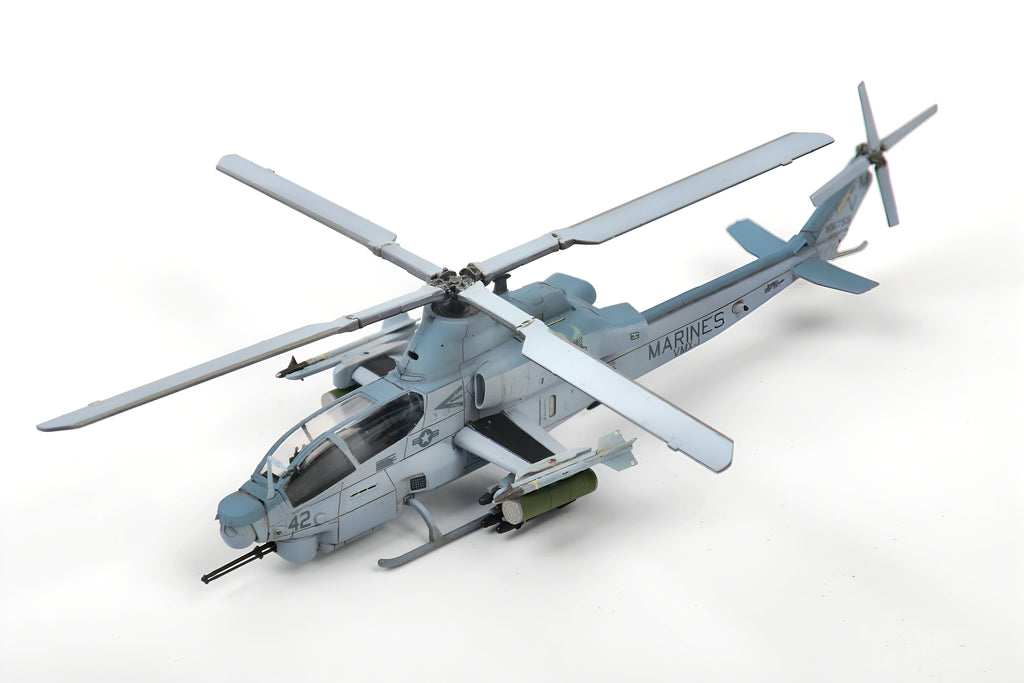 AH-1Z Viper Attack Helicopter — 1/144 Scale Model Kit A