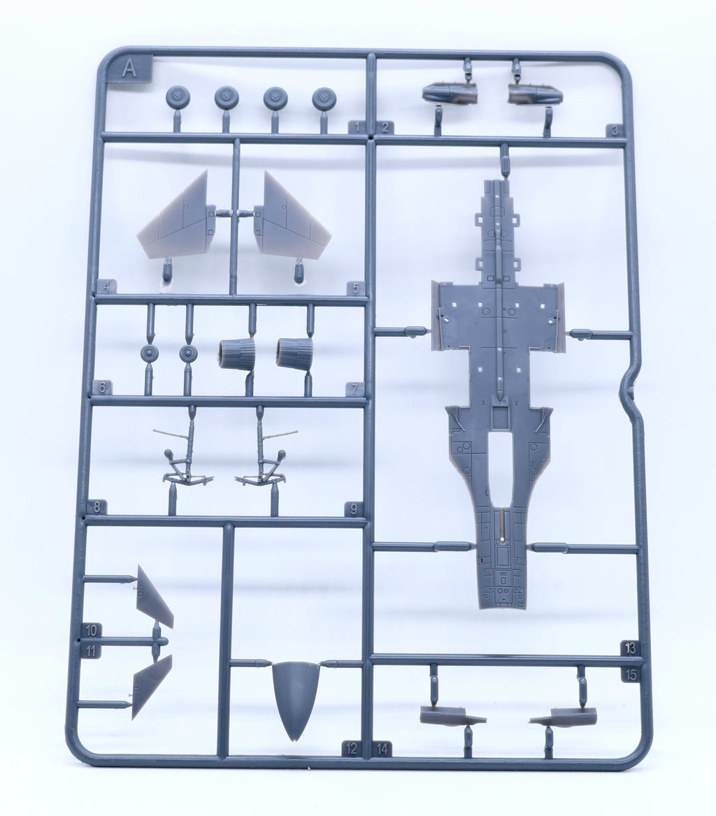 Su-34 Fullback Fighter-Bomber — 1/144 Scale Model Kit