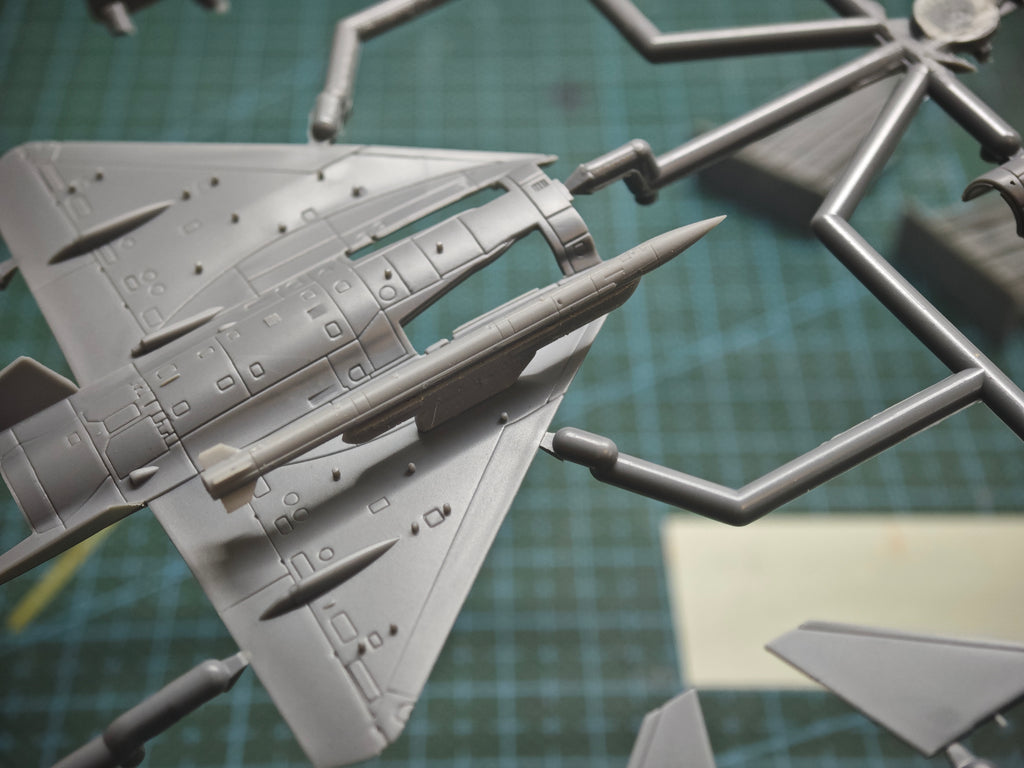PLAAF J-10C Vigorous Dragon — 1/144 Scale Model Kit