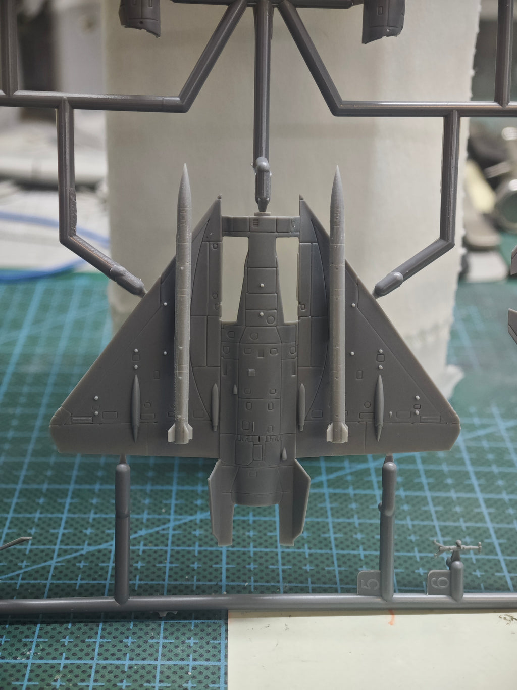 PLAAF J-10C Vigorous Dragon — 1/144 Scale Model Kit