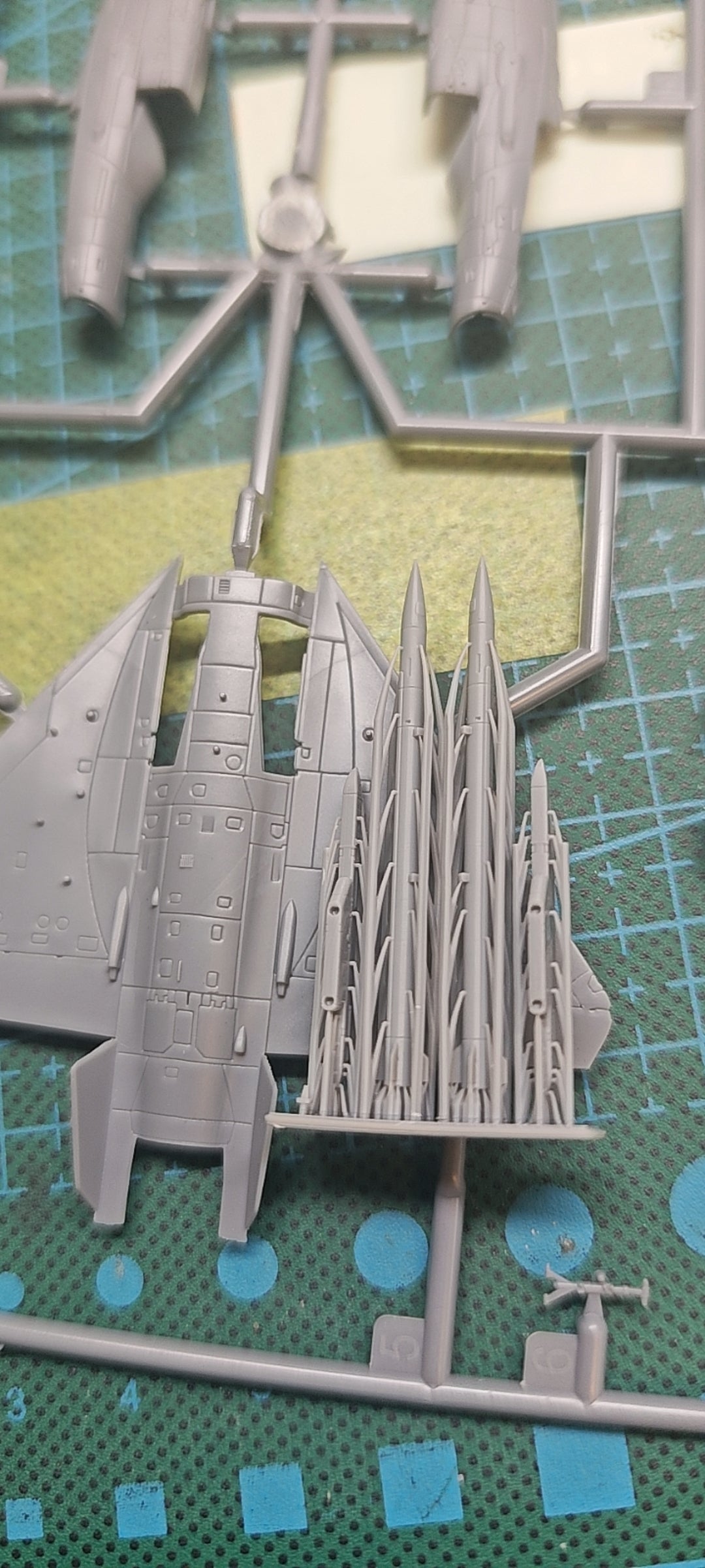 PLAAF J-10C Vigorous Dragon — 1/144 Scale Model Kit